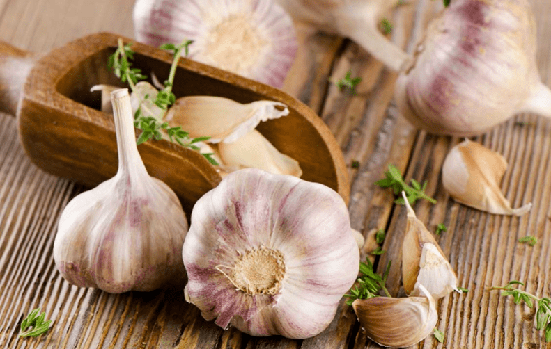 Bawang putih untuk membuang parasit